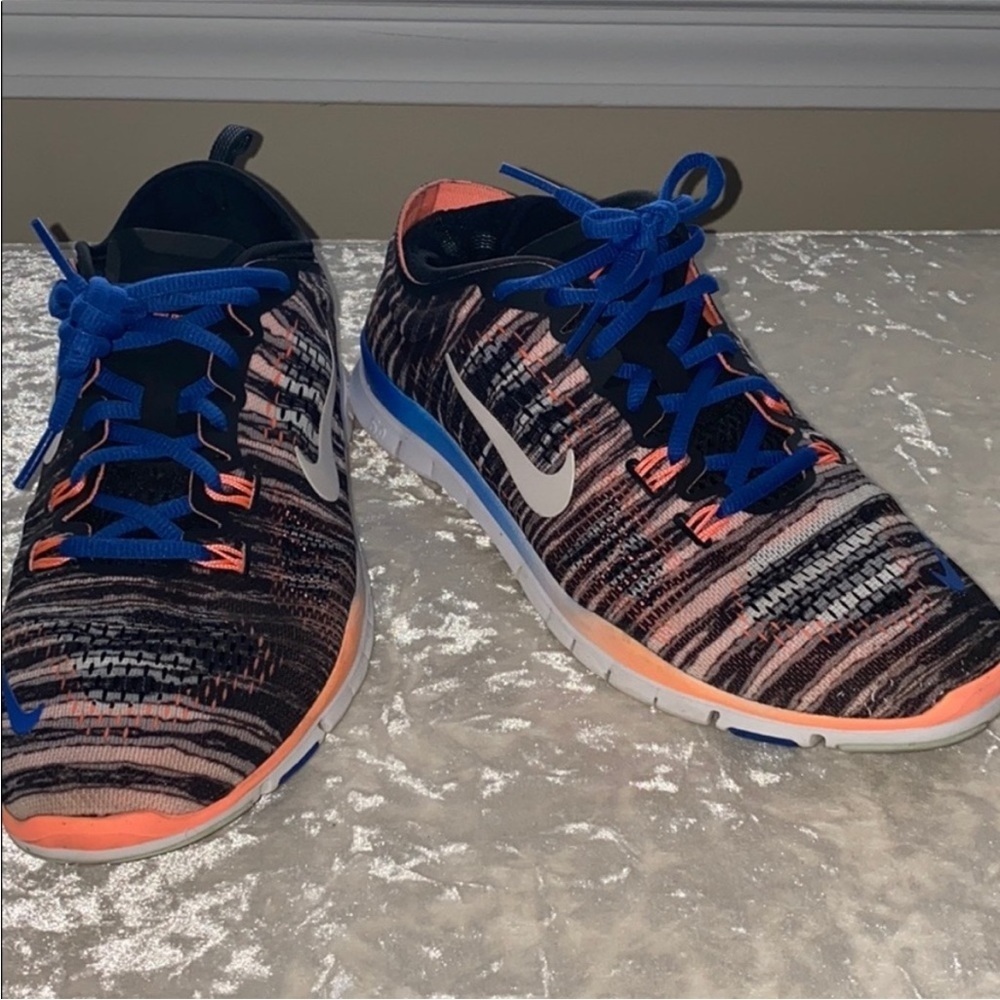 Nike free TR fit 4 sneakers with neon like orange